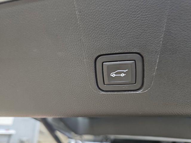 used 2023 Chevrolet Traverse car, priced at $32,700