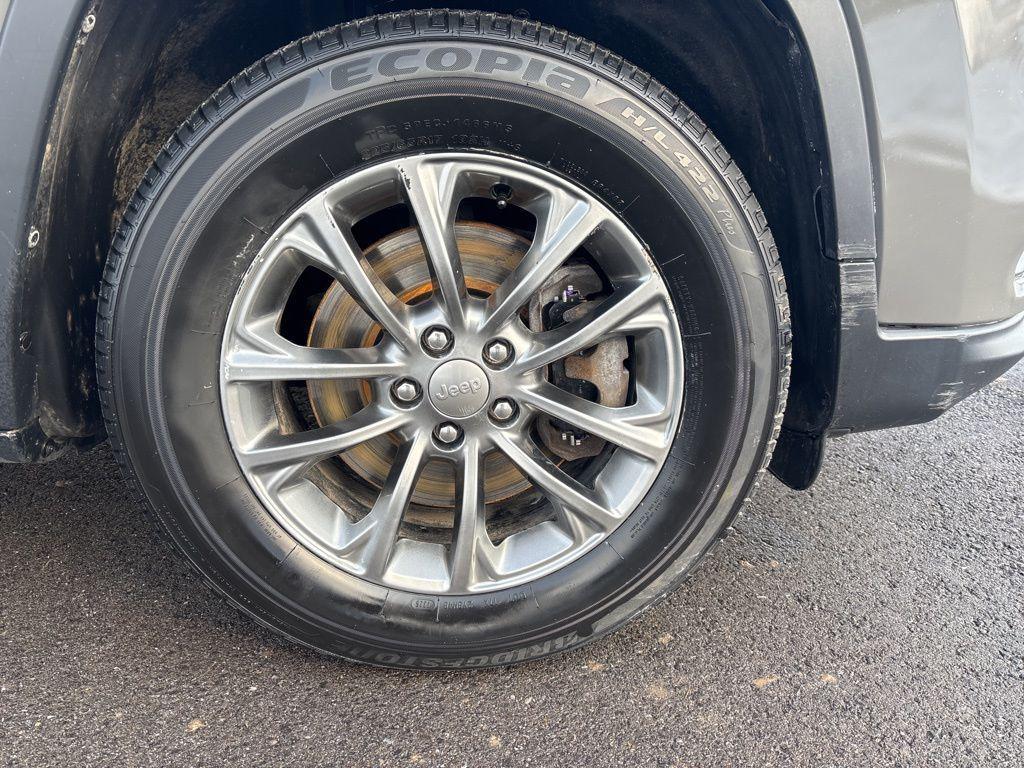 used 2019 Jeep Cherokee car, priced at $16,372