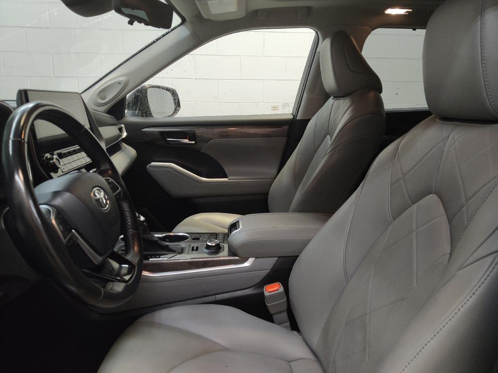 used 2020 Toyota Highlander car, priced at $30,795