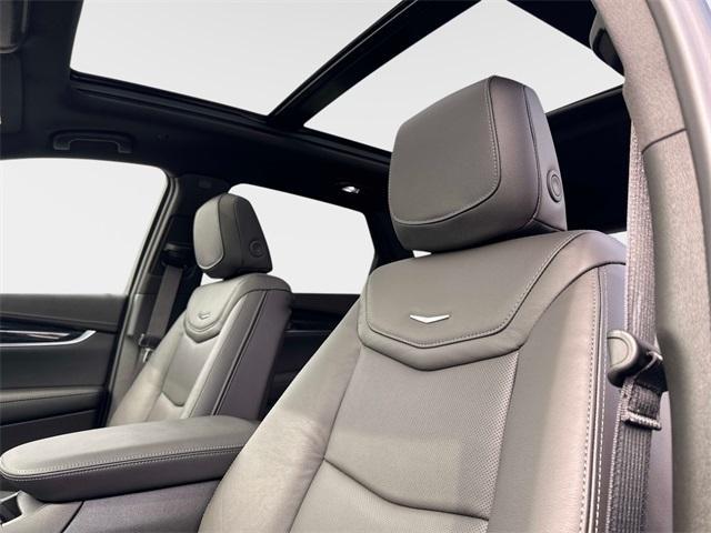 new 2026 Cadillac XT5 car, priced at $60,370