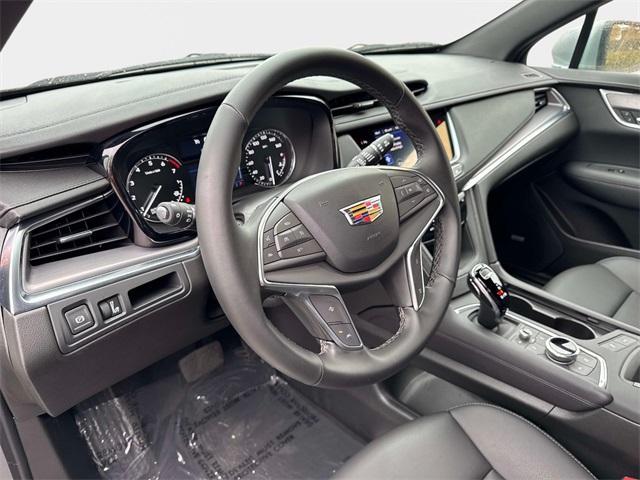 new 2025 Cadillac XT5 car, priced at $41,102