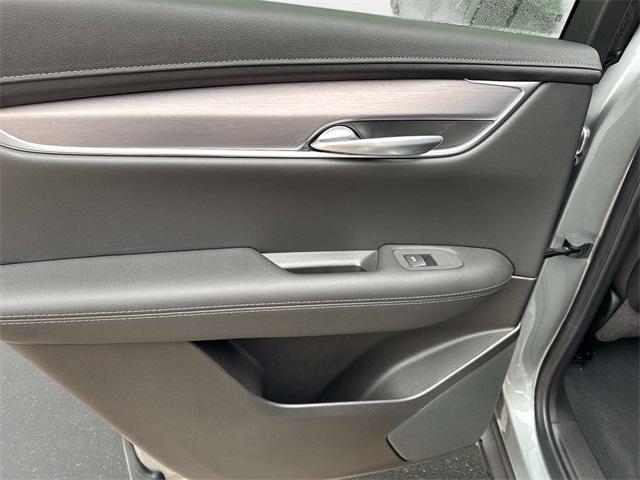 new 2025 Cadillac XT5 car, priced at $41,102