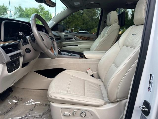 2021 Crystal White Tri-Coat Cadillac Escalade