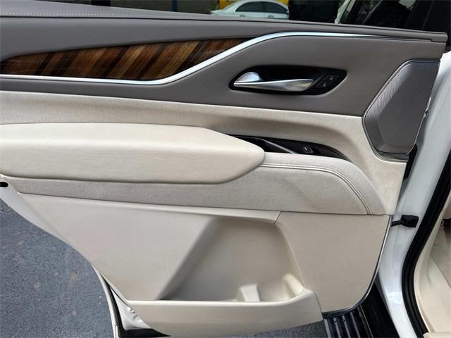 2021 Crystal White Tri-Coat Cadillac Escalade