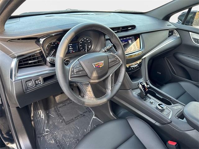 new 2025 Cadillac XT5 car, priced at $40,697