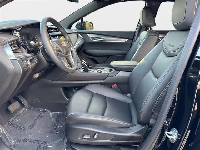 new 2025 Cadillac XT5 car, priced at $40,697