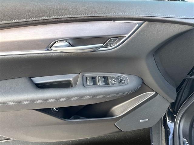 new 2025 Cadillac XT5 car, priced at $40,697