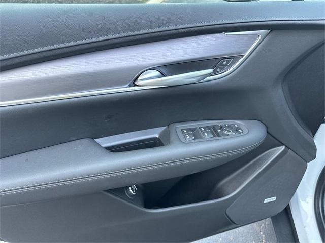 new 2025 Cadillac XT5 car, priced at $44,455