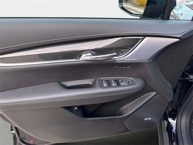 new 2025 Cadillac XT6 car, priced at $64,482