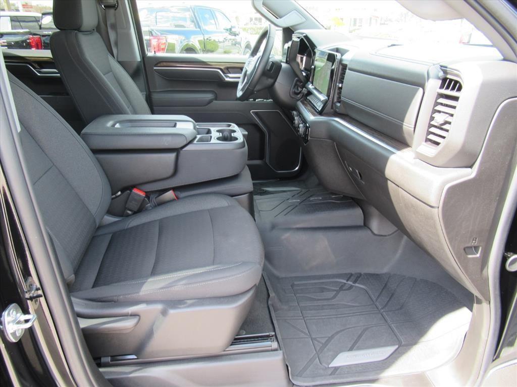 used 2025 Chevrolet Silverado 1500 car, priced at $38,914