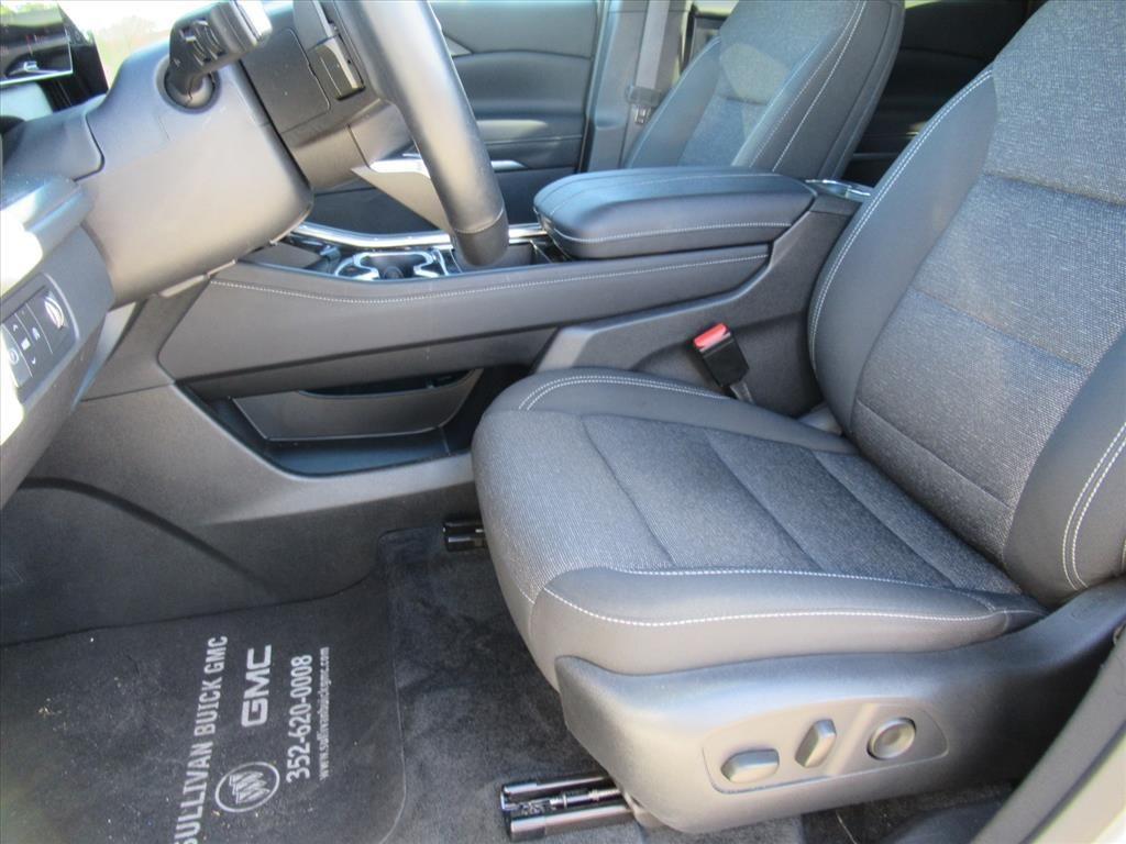 used 2025 Chevrolet Traverse car, priced at $33,340