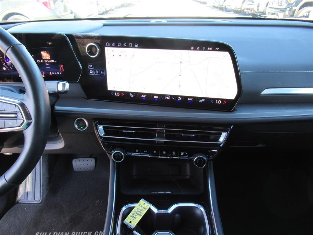 used 2025 Chevrolet Traverse car, priced at $33,340