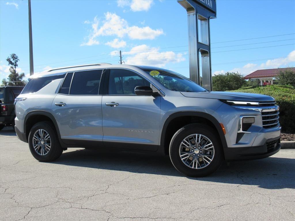 used 2025 Chevrolet Traverse car, priced at $33,340