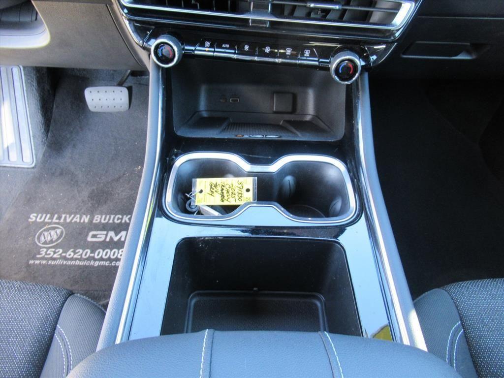 used 2025 Chevrolet Traverse car, priced at $33,340