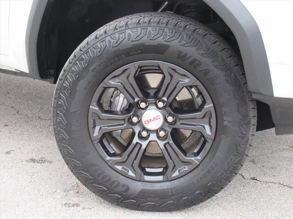 used 2024 GMC Canyon car, priced at $34,424
