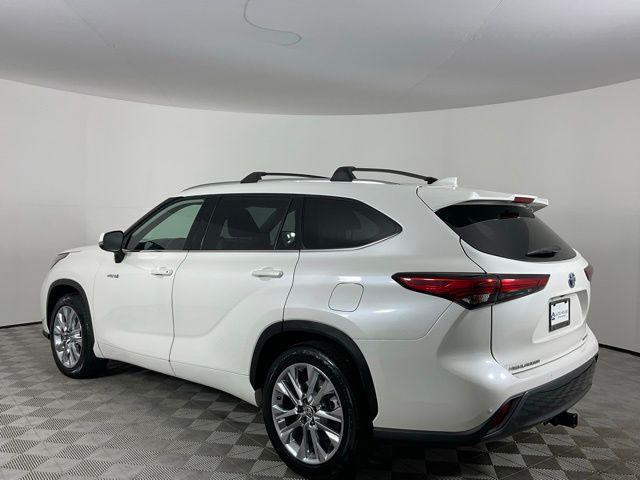 used 2021 Toyota Highlander Hybrid car, priced at $31,999