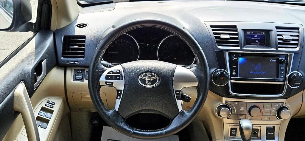 used 2013 Toyota Highlander car, priced at $15,780