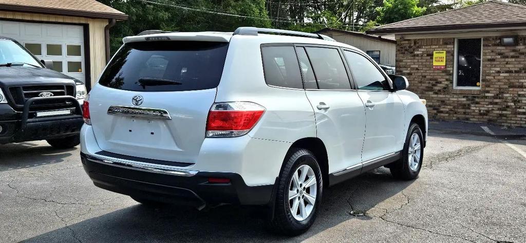 used 2013 Toyota Highlander car, priced at $15,780