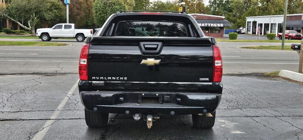 used 2007 Chevrolet Avalanche car, priced at $12,580