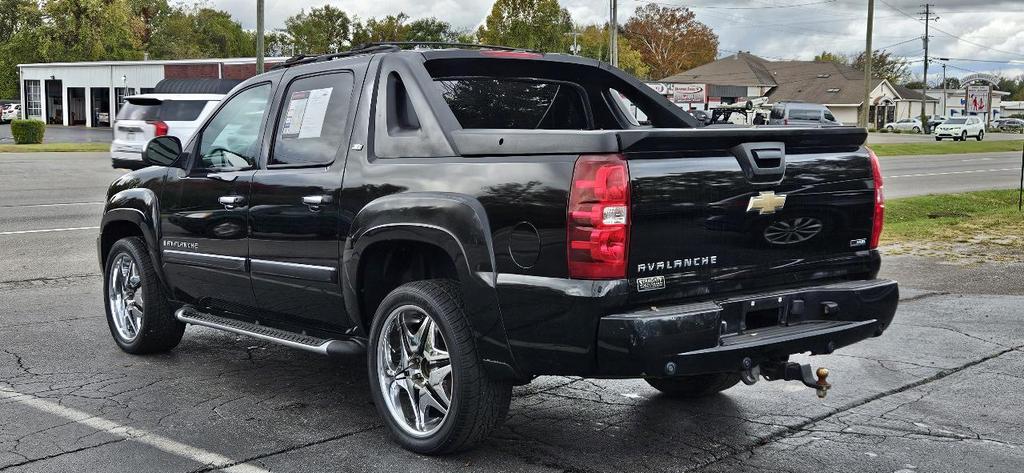 used 2007 Chevrolet Avalanche car, priced at $12,580