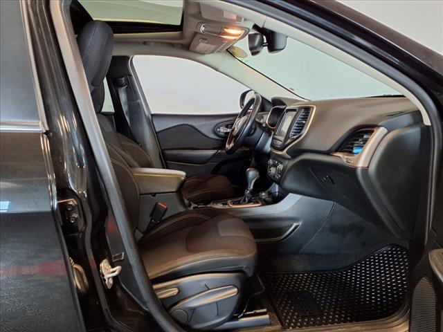 2015 Brilliant Black Crystal Pearlcoat Jeep Cherokee
