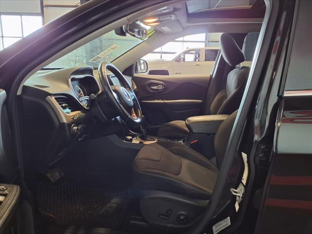 2015 Brilliant Black Crystal Pearlcoat Jeep Cherokee