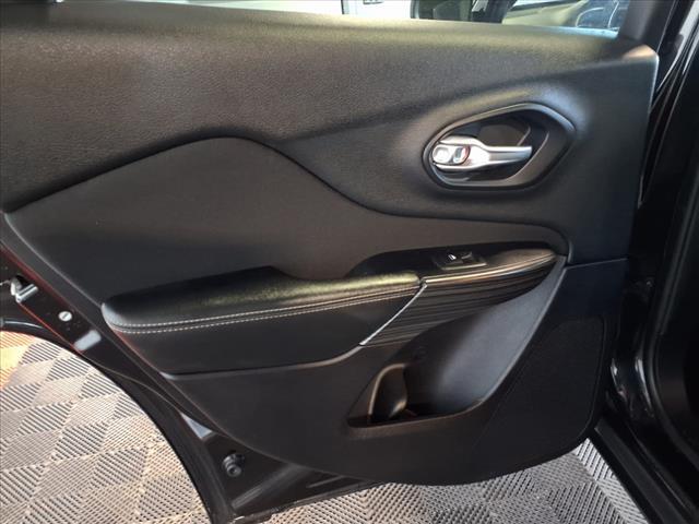 2015 Brilliant Black Crystal Pearlcoat Jeep Cherokee