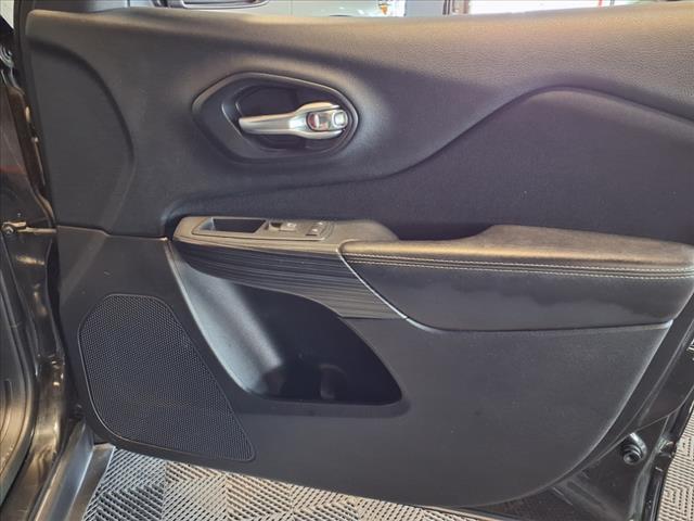 2015 Brilliant Black Crystal Pearlcoat Jeep Cherokee