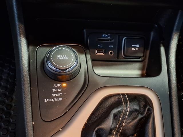 2015 Brilliant Black Crystal Pearlcoat Jeep Cherokee