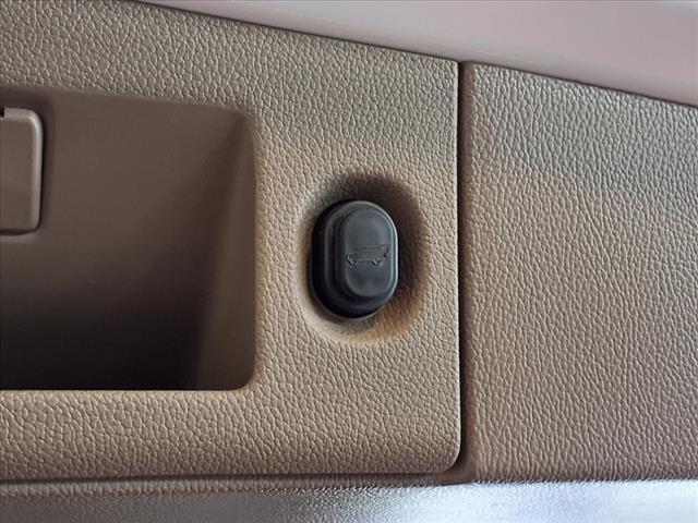 used 2018 GMC Yukon car, priced at $25,988