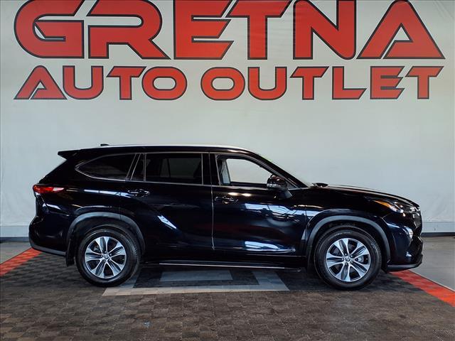 used 2022 Toyota Highlander car, priced at $37,988