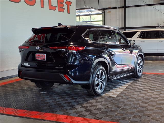 used 2022 Toyota Highlander car, priced at $37,988