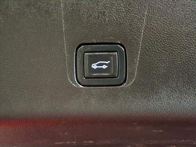 used 2021 Chevrolet Traverse car, priced at $31,988