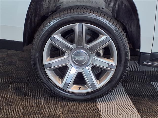 used 2020 Cadillac Escalade ESV car, priced at $27,988