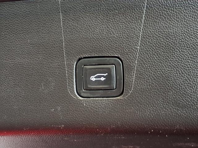 used 2021 Chevrolet Traverse car, priced at $17,988