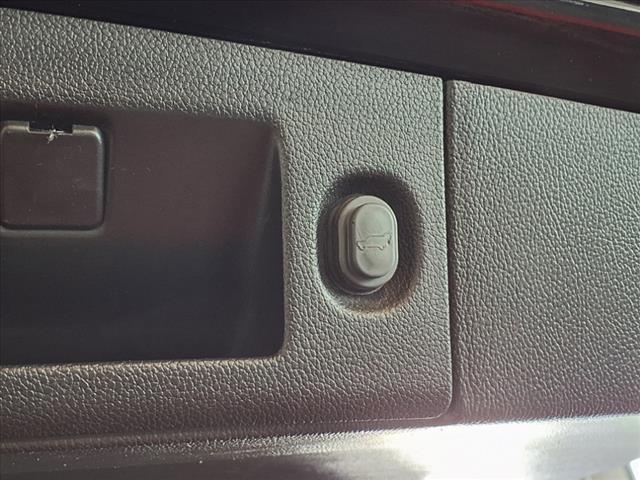 used 2019 GMC Yukon XL car, priced at $23,988