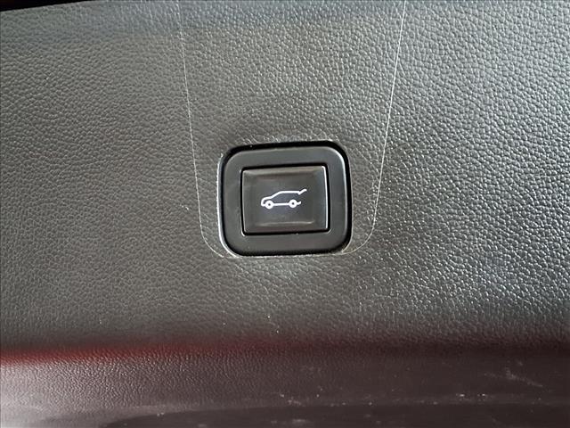 used 2021 Chevrolet Traverse car, priced at $27,988