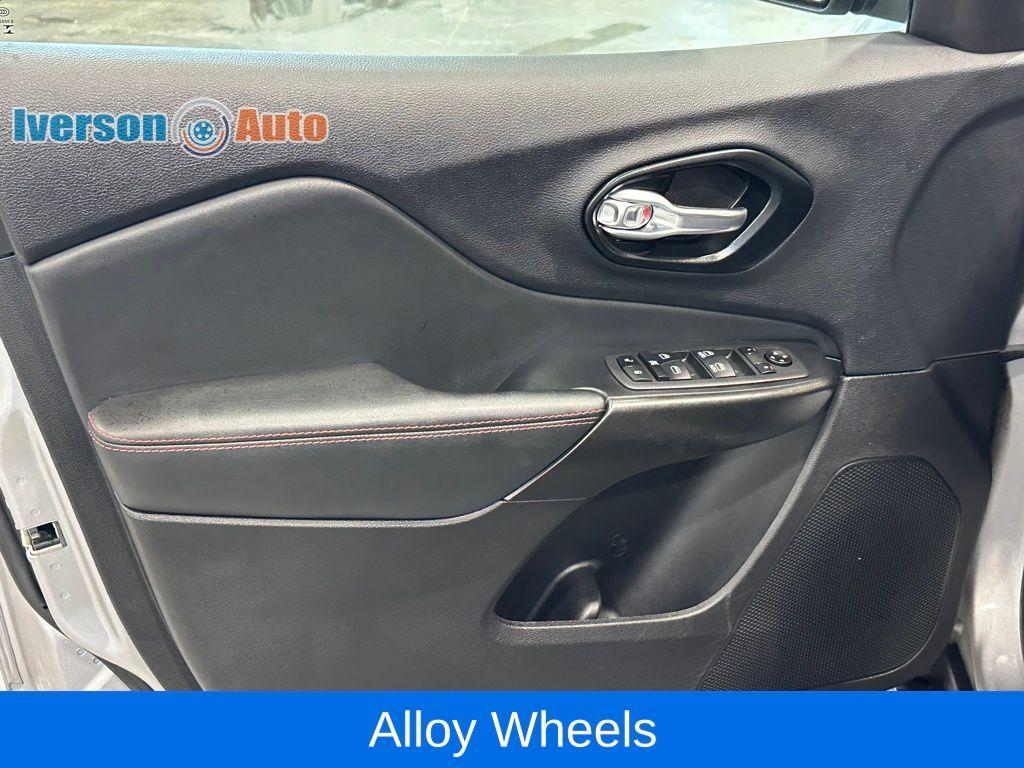 used 2022 Jeep Cherokee car, priced at $26,995