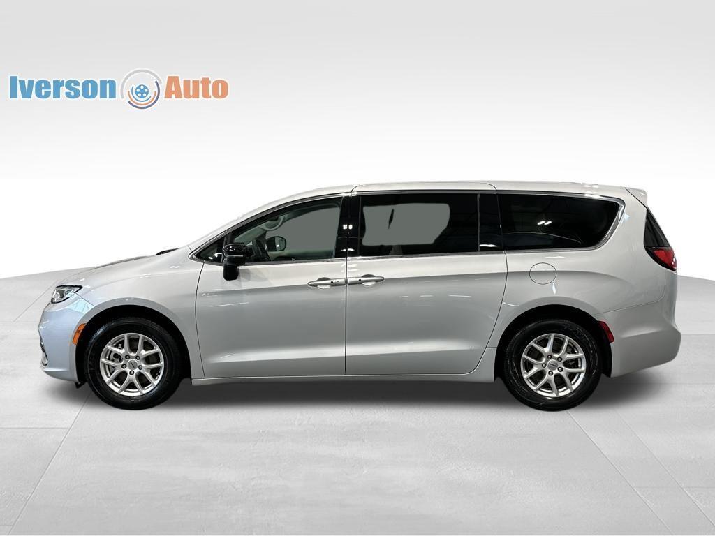 used 2024 Chrysler Pacifica car, priced at $27,995