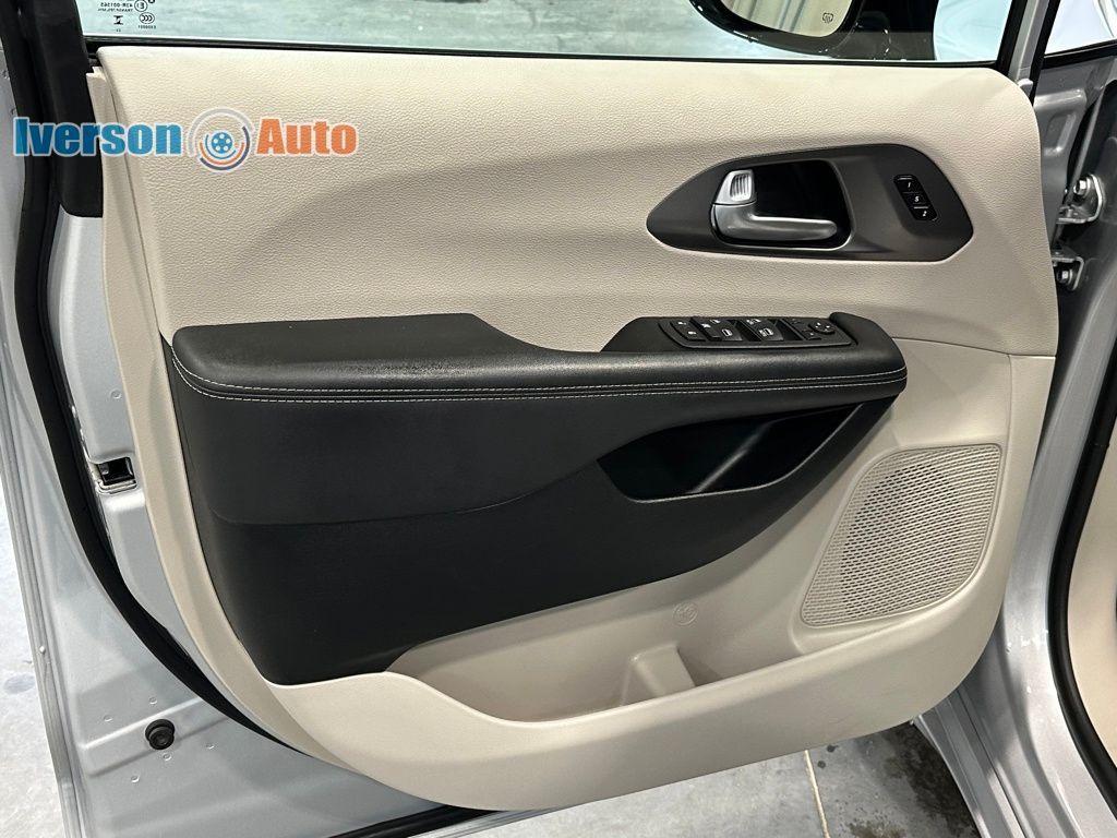 used 2024 Chrysler Pacifica car, priced at $27,995