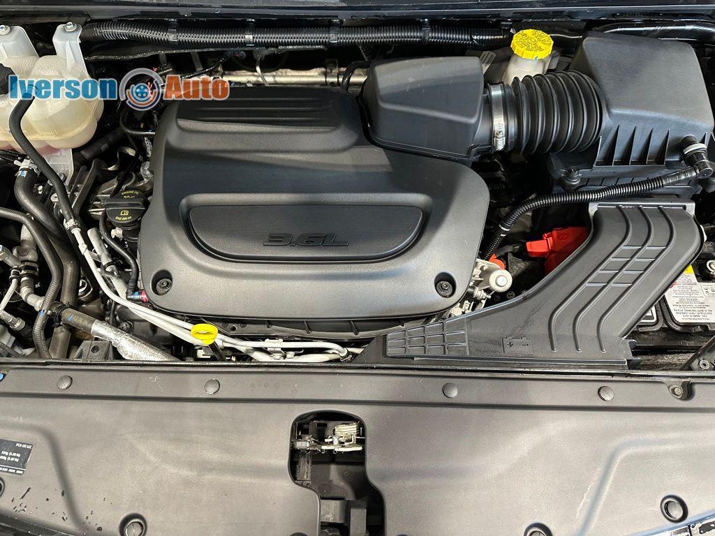 used 2025 Chrysler Pacifica car, priced at $29,995