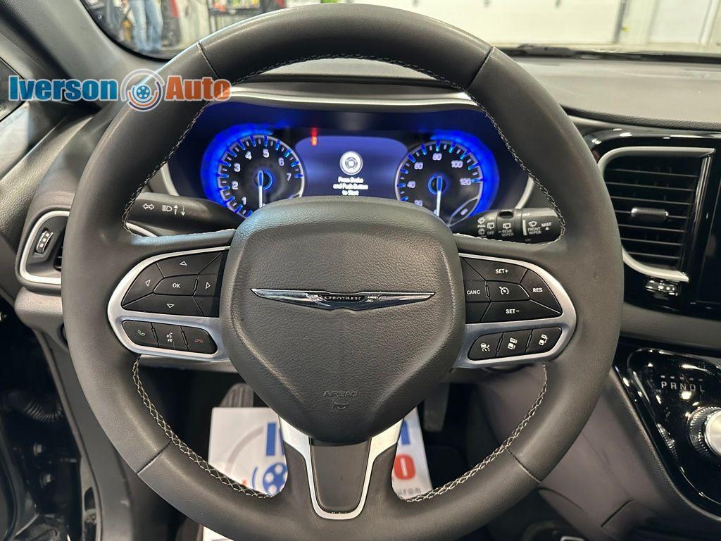 used 2025 Chrysler Pacifica car, priced at $29,995