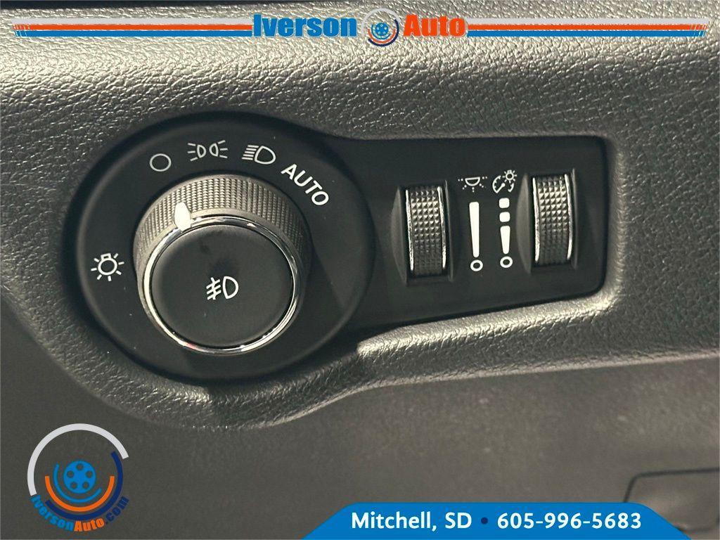 new 2026 Chrysler Pacifica car, priced at $43,270