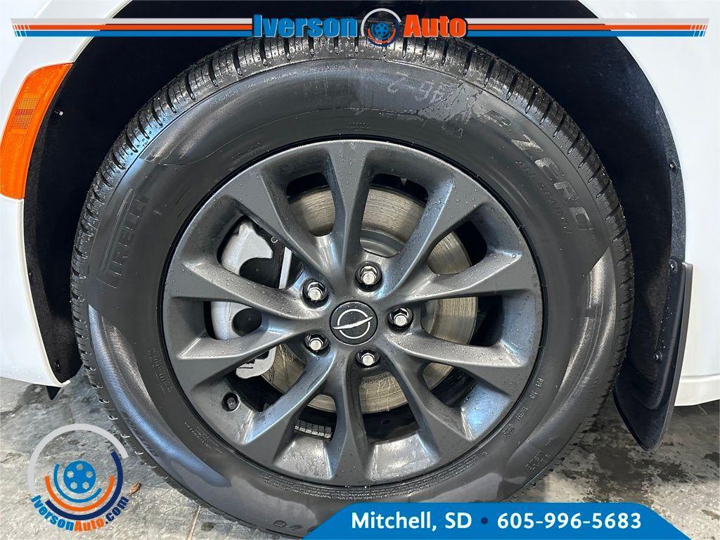 new 2026 Chrysler Pacifica car, priced at $44,685