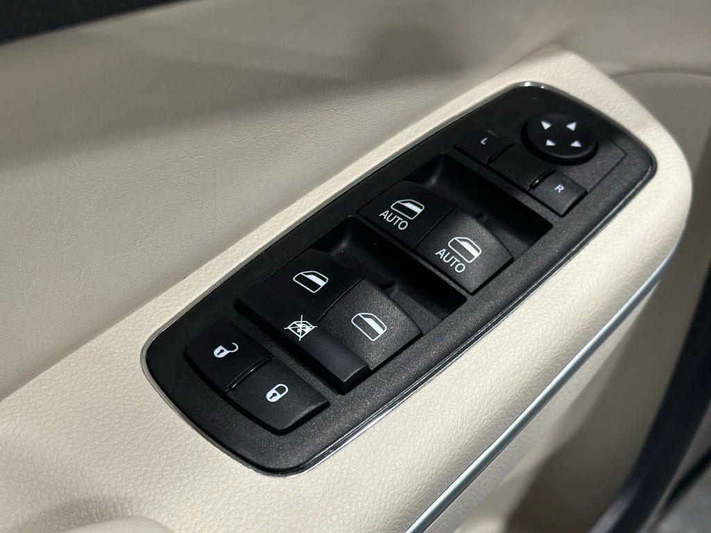 used 2023 Chrysler 300 car, priced at $25,995