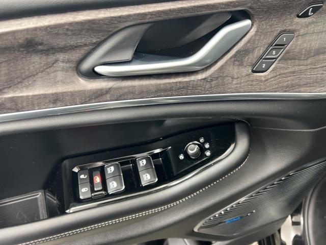 used 2022 Jeep Grand Cherokee car, priced at $35,900