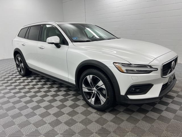 used 2023 Volvo V60 Cross Country car, priced at $34,900