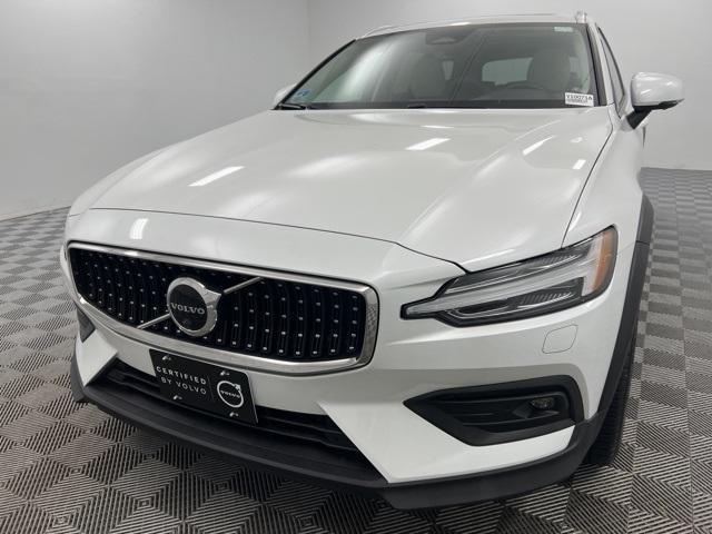 used 2023 Volvo V60 Cross Country car, priced at $34,900