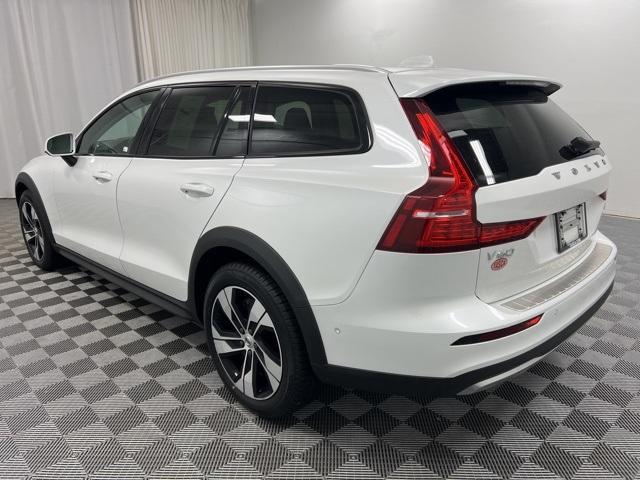 used 2023 Volvo V60 Cross Country car, priced at $34,900