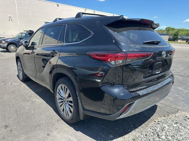 used 2023 Toyota Highlander car, priced at $43,899